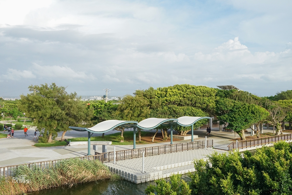 新竹景點｜港南運河公園。親子遊樂設施、情侶看海吹風約會景點