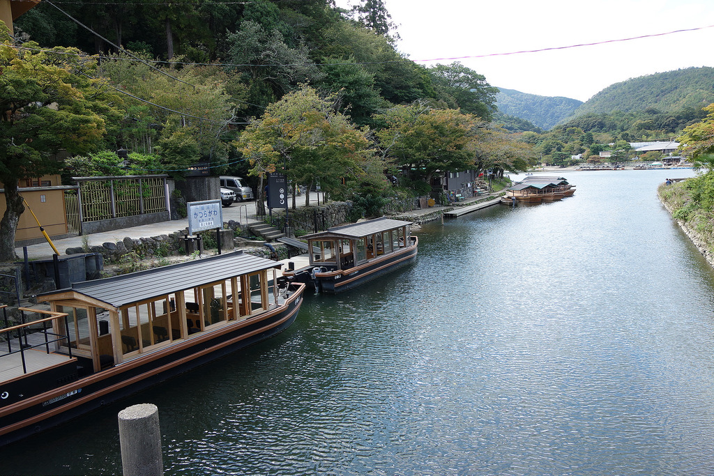 |京都景點|金閣寺搭公車前往嵐山，光是在渡月小橋就覺得心曠神怡阿！