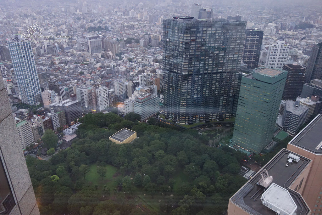 新宿一日遊 | 雨天逛街+百貨公司+PePe西武新宿+新宿都廳免費高層樓夜景