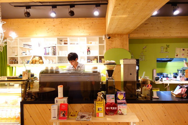 |松山區早午餐|維圖斯咖啡 Café Vitus+下午茶+早午餐+南京東路+巷弄+聚會+包場+三明治