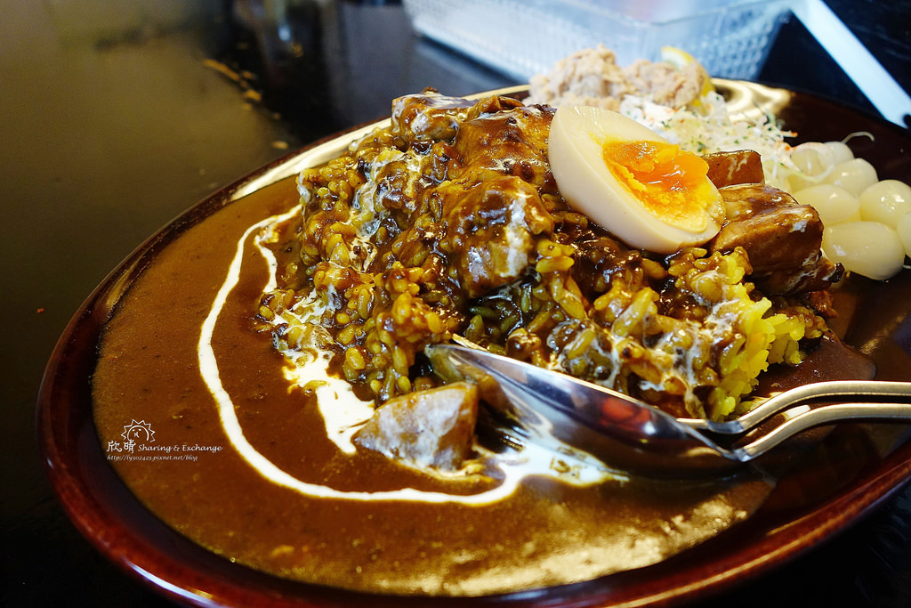 日本池袋美食 | 咖哩是喝的カレーは飲み物。大份量薑黃米飯平價咖哩