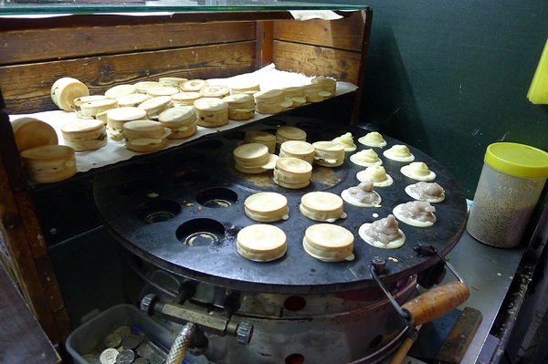 新竹紅豆餅 | 爆漿三輪車。清大夜市兩顆15元的爆漿紅豆餅