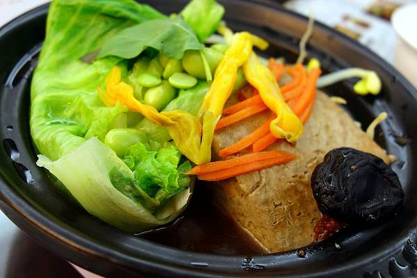 |中山區素食綠苗創意蔬食料理+素食+臭豆腐+陶鍋飯+菜單 Menu+報導
