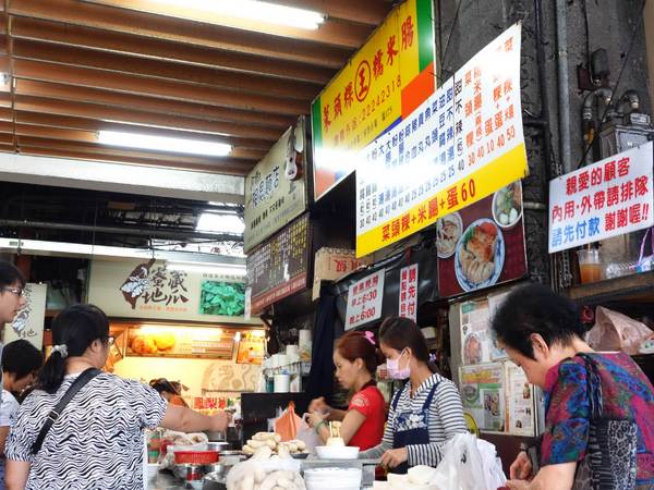 |台中市小吃|王記菜頭粿糯米腸+第二市場+食尚玩家+台中+珍珠豆漿