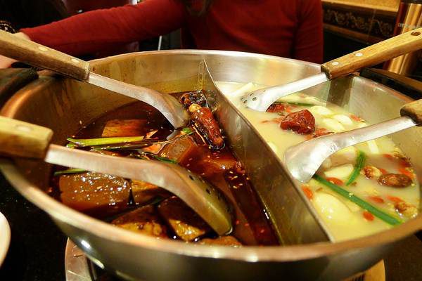 |新竹市火鍋|老四川麻辣火鍋+湯底吃到飽