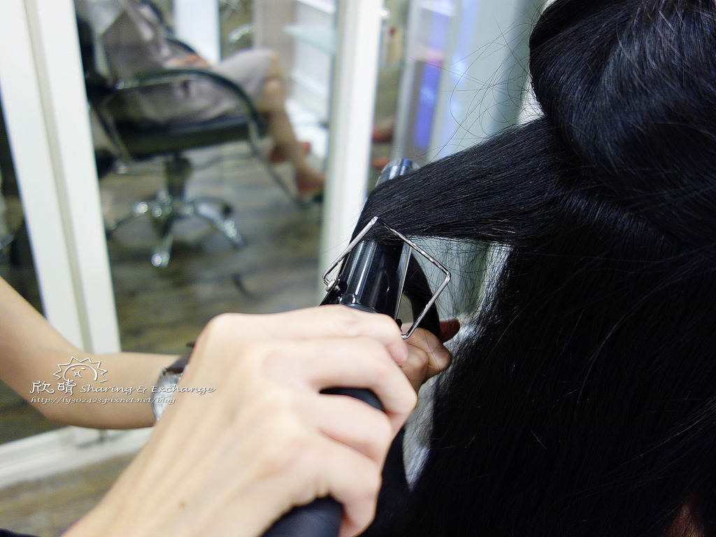 |大安區美髮|Moon Hair Studio 結構式超有感護髮！髮型美髮沙龍+在舒適的環境下換一個造型 :D