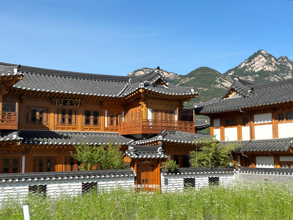 首爾恩平韓屋村안추당大型韓屋北漢山背景