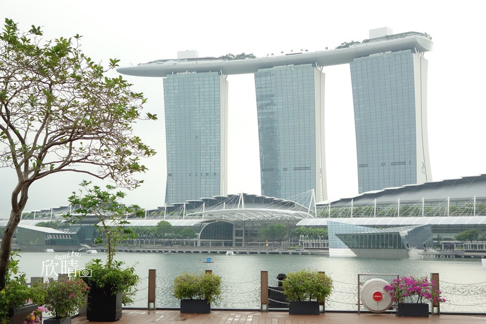 新加坡景點 | 魚尾獅公園Merlion Park。接水照萊佛士坊地鐵站