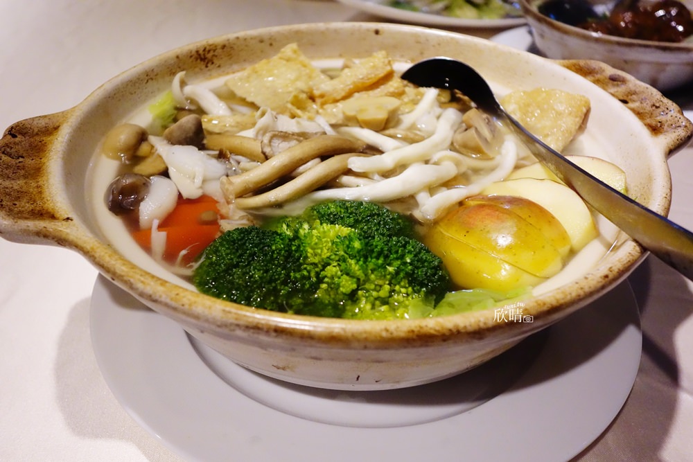 台北車站 | 新閎蔬食。中式風格氣氛不錯的餐廳、近西門町(含菜單價位Menu)