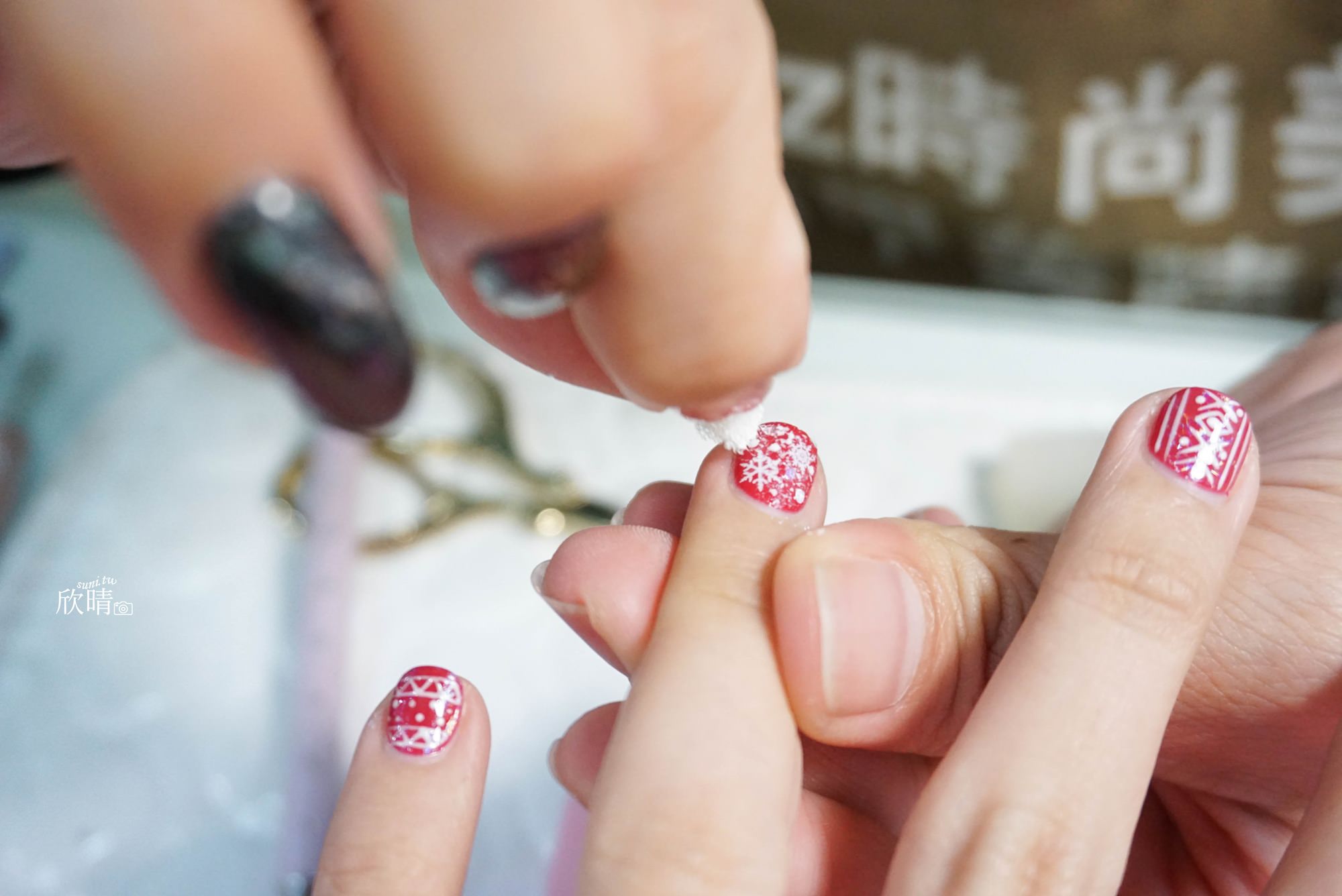 台北新莊美甲推薦｜AZ時尚美學。聖誕節光療指甲彩繪，過年前趕快來變美!