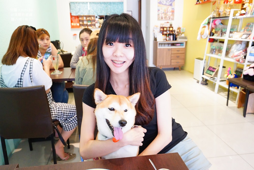 台南寵物餐廳推薦｜囍八格寵物餐廳。有三隻柴犬！美式漢堡套餐~夏天來碗冰品(菜單menu價錢)