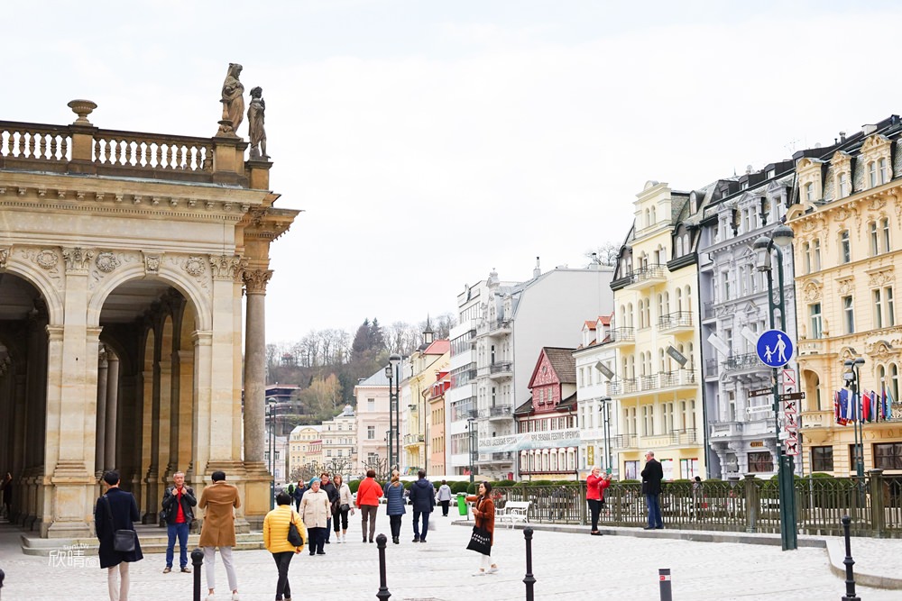 捷克卡羅維瓦利Karlovy Vary(KV小鎮)｜溫泉小鎮一日遊~溫泉餅、溫泉水、紀念品伴手禮，在美麗的迴廊當網美吧!簡易地圖