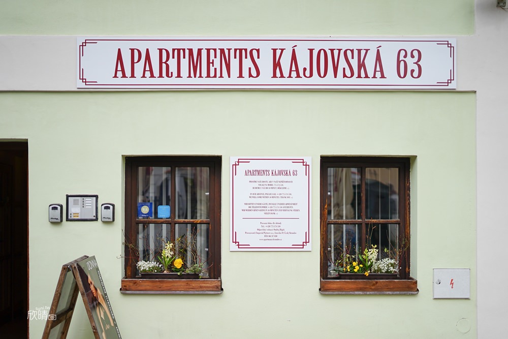 CK小鎮庫倫洛夫住宿推薦｜Apartments Kajovska 63民宿。擁有廚房、客廳的鄉村風住宿~推開窗外就能看到童話般的建築