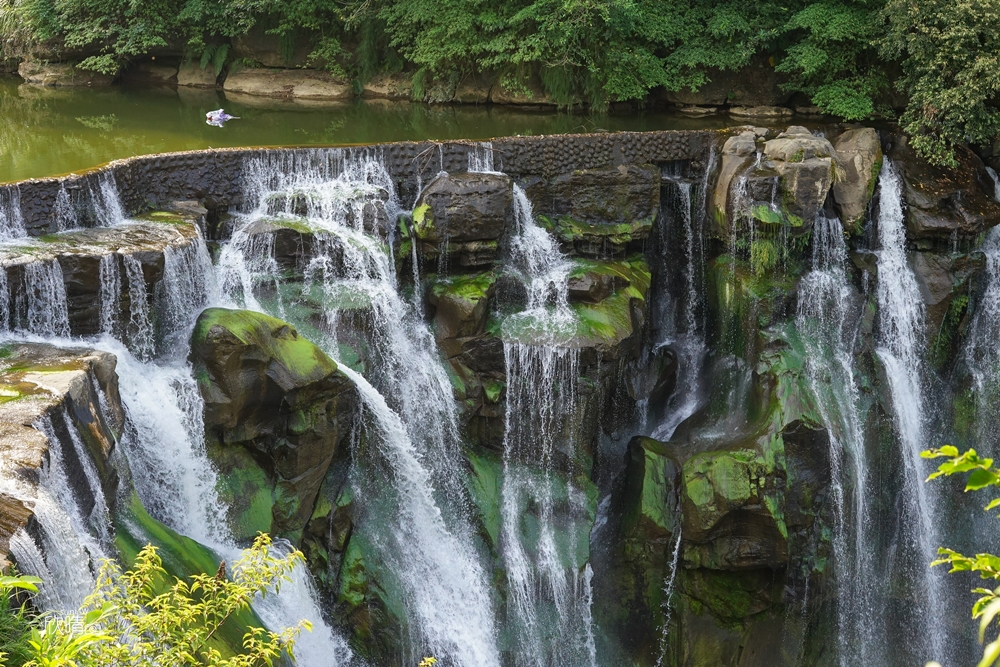新北散步景點推薦｜十分瀑布/十分瀑布公園。全台最大垂簾型瀑布還有兩座吊橋~(交通停車)