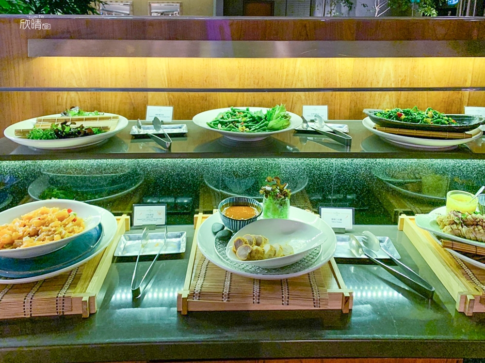 新竹吃到飽推薦｜八方燴西餐廳國賓大飯店。牛排、羊排、烤鴨捲(價格菜色)