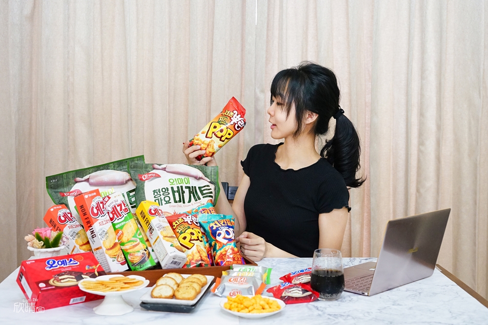 辦公室零食推薦｜韓國零食。中元拜拜豐盛一桌好麗友洋芋片、雞米花餅乾