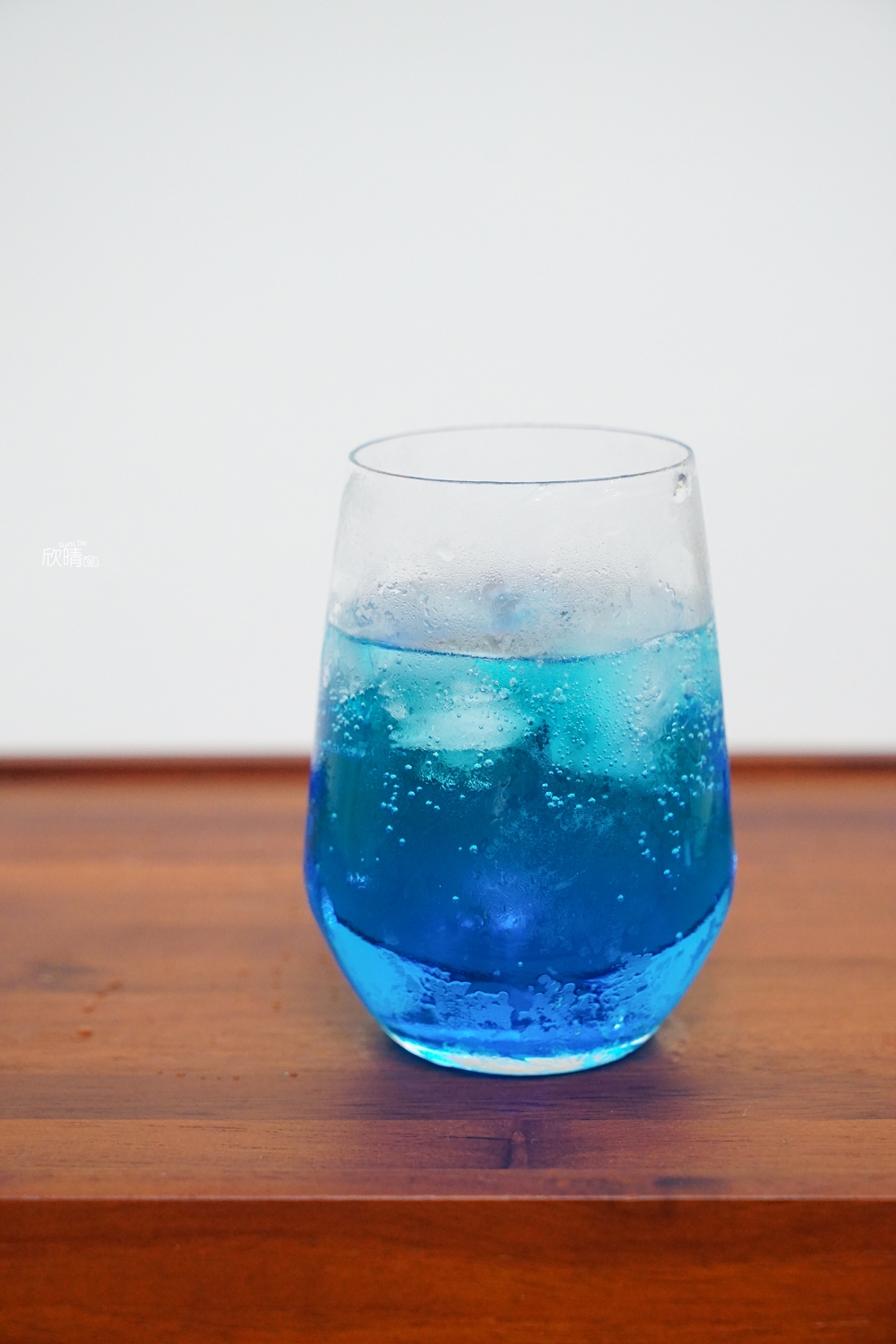 經典調酒推薦｜夏日藍色珊瑚礁~輕鬆就能製作清澈漸層藍