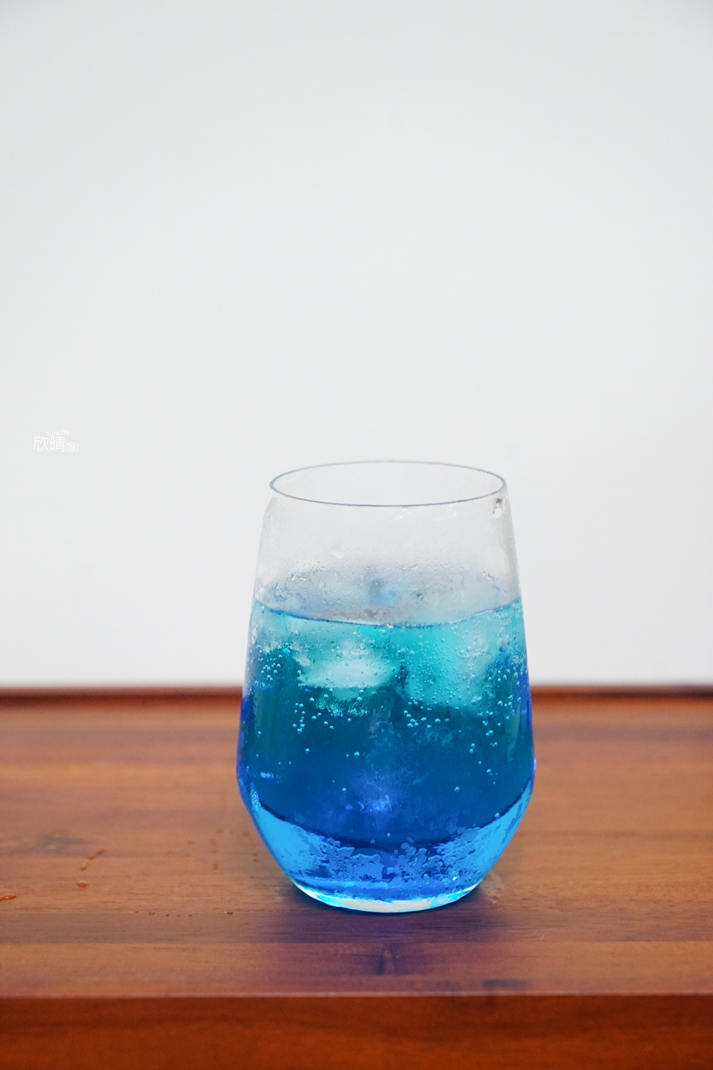 經典調酒推薦｜夏日藍色珊瑚礁~輕鬆就能製作清澈漸層藍