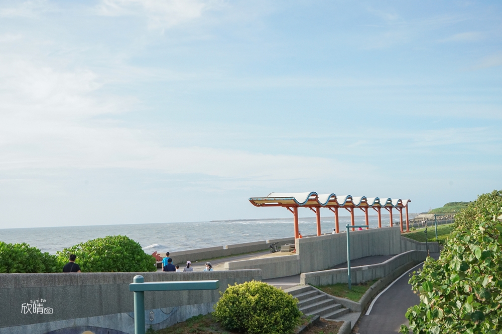 新竹景點｜港南運河公園。親子遊樂設施、情侶看海吹風約會景點