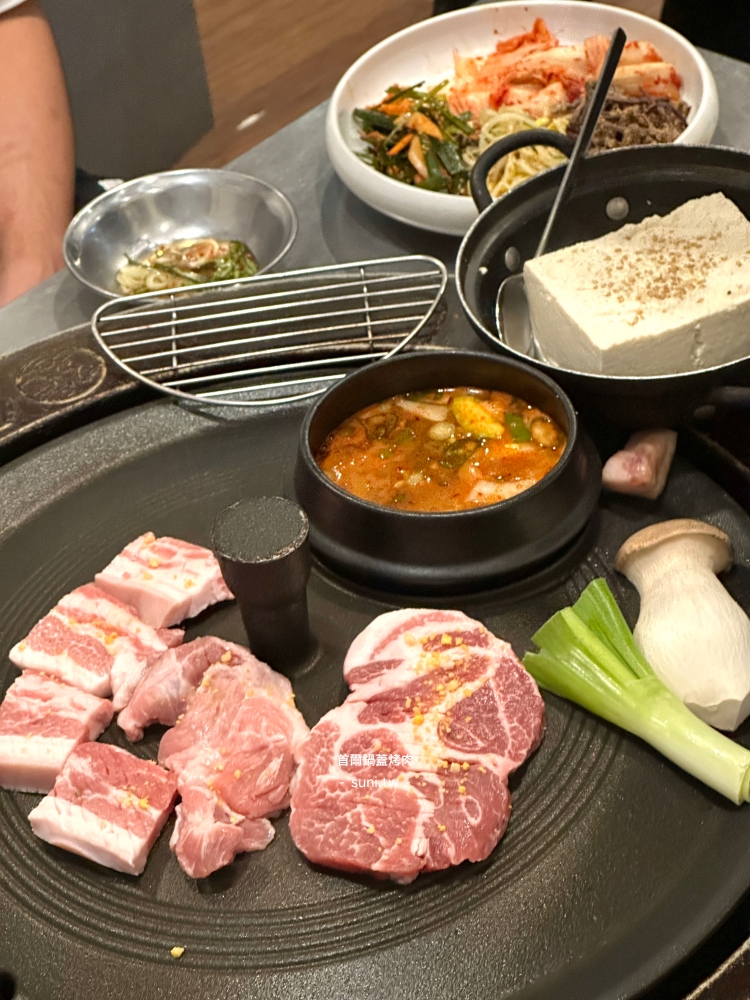 首爾聖水站美食|천하제일 솥뚜껑鍋蓋烤肉,54000韓幣~豬五花、豬梅花、松阪豬、自製豆腐一 首爾聖水站美食|천하제일 솥뚜껑鍋蓋烤肉,54000韓幣~豬五花、豬梅花、松阪豬、自製豆腐一