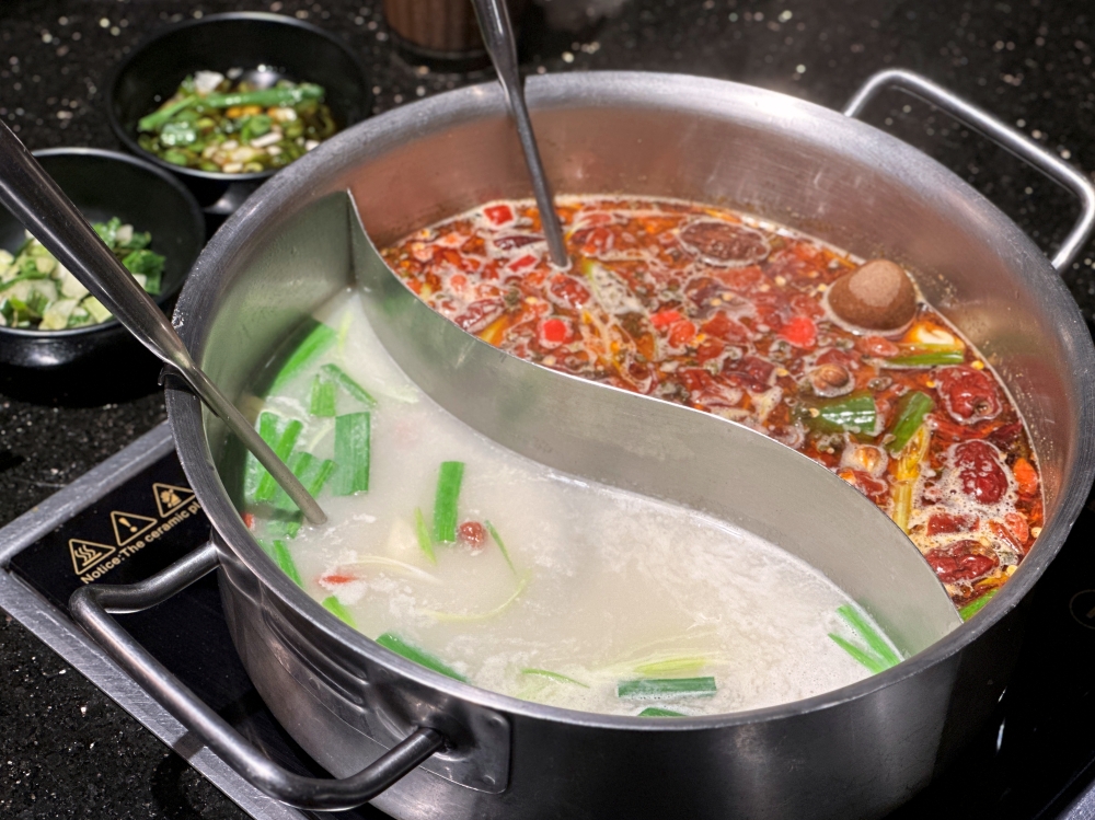 新竹火鍋吃到飽|小蒙牛麻辣養生鍋。奢華和牛海陸799元起~還有哈根達斯冰淇淋吃到飽(菜單menu價位) 新竹火鍋吃到飽|小蒙牛麻辣養生鍋。奢華和牛海陸799元起~還有哈根達斯冰淇淋吃到飽(菜單menu價位)