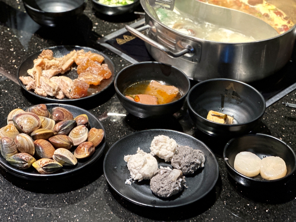 新竹火鍋吃到飽|小蒙牛麻辣養生鍋。奢華和牛海陸799元起~還有哈根達斯冰淇淋吃到飽(菜單menu價位) 新竹火鍋吃到飽|小蒙牛麻辣養生鍋。奢華和牛海陸799元起~還有哈根達斯冰淇淋吃到飽(菜單menu價位)
