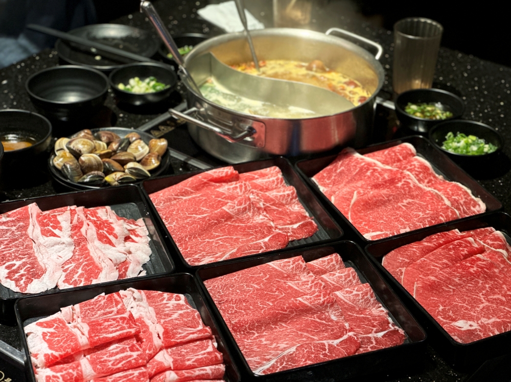 新竹火鍋吃到飽｜小蒙牛麻辣養生鍋。奢華和牛海陸799元起~還有哈根達斯冰淇淋吃到飽(菜單menu價位)