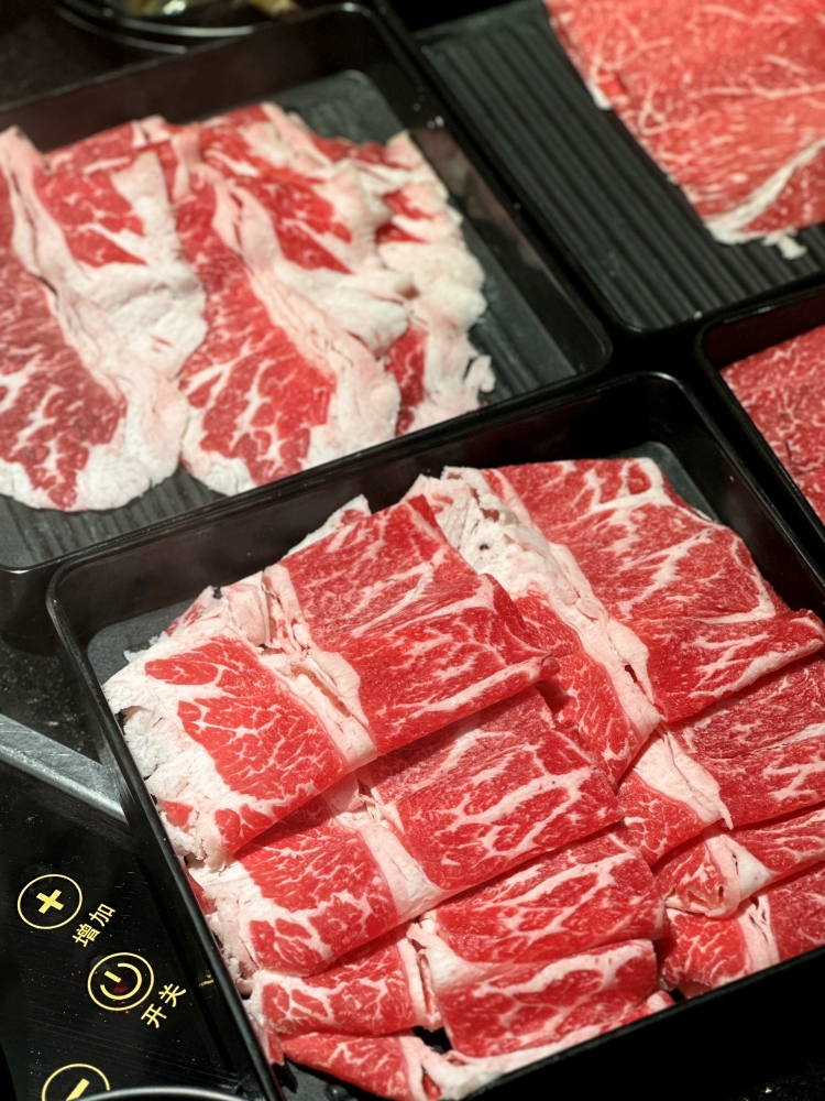 新竹火鍋吃到飽｜小蒙牛麻辣養生鍋。奢華和牛海陸799元起~還有哈根達斯冰淇淋吃到飽(菜單menu價位)