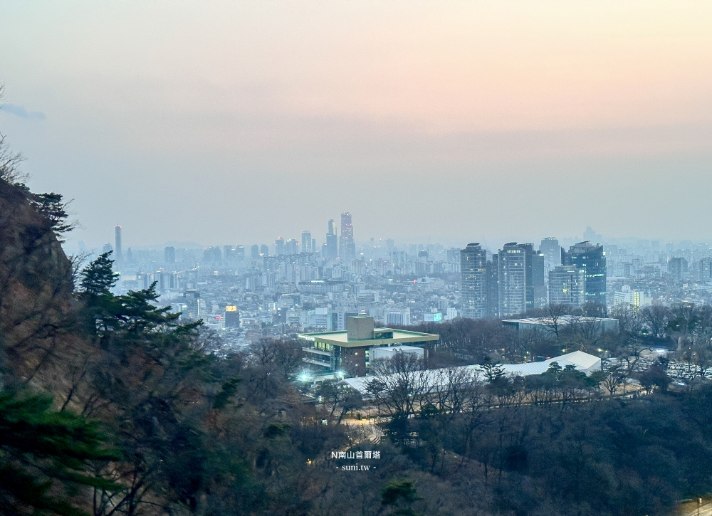 首爾景點推薦｜N南山首爾塔。搭乘南山纜車看夜景~櫻花季更美麗