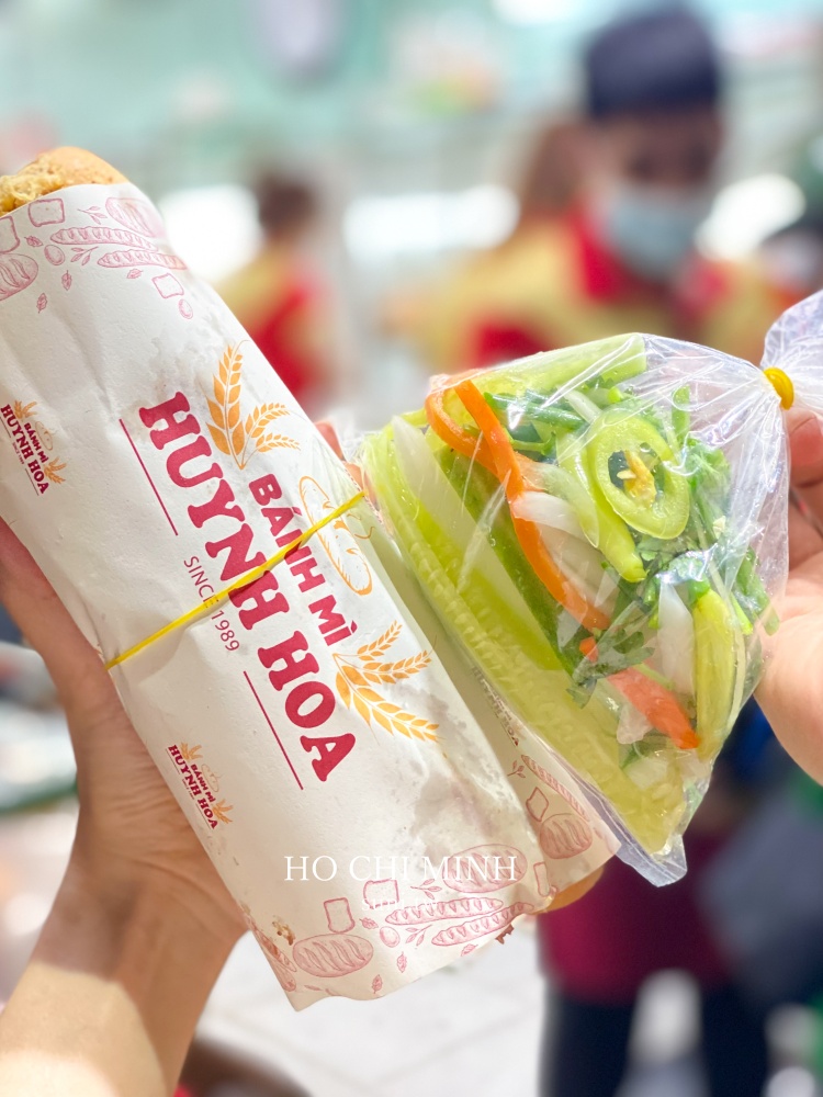 胡志明必吃美食推薦｜法國麵包Bánh Mì Huynh Hoa。兩人吃一份剛剛好