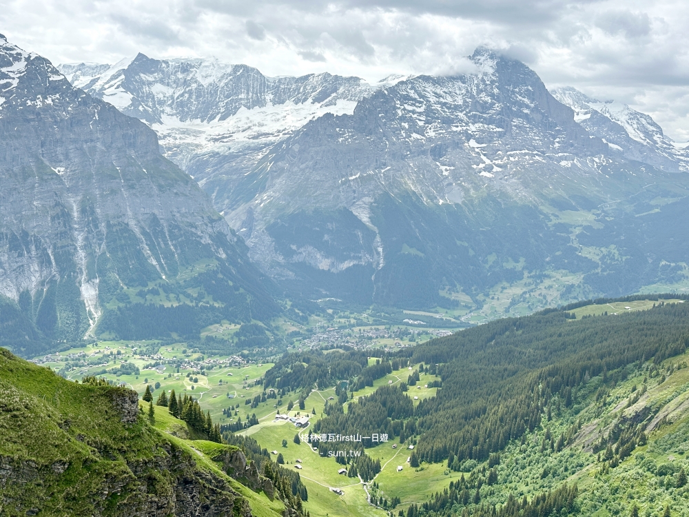 First山頂全景格林德瓦山谷Eiger Mönch Jungfrau連排雪山