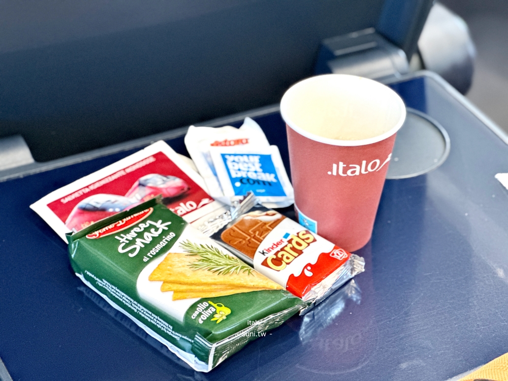 italo Prima商務艙免費點心迷迭香餅乾Kinder Cards