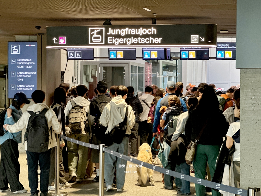 Grindelwald Terminal出發站早晨排隊Eiger Express搭車人潮
