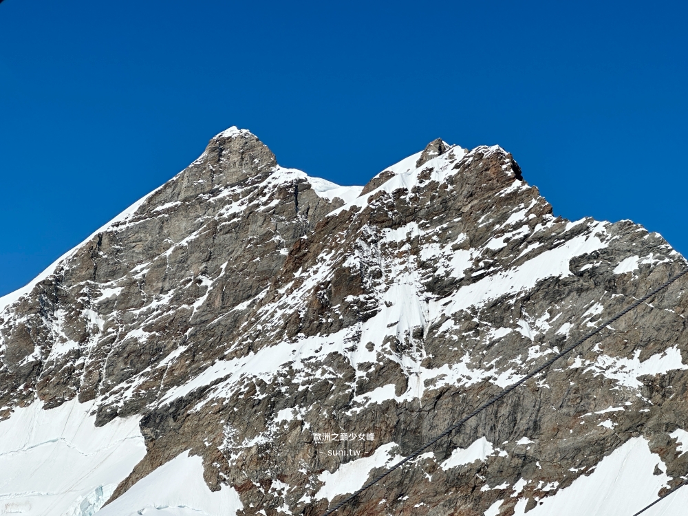 少女峰峰頂積雪岩石從Sphinx Terrace近拍山頂景觀