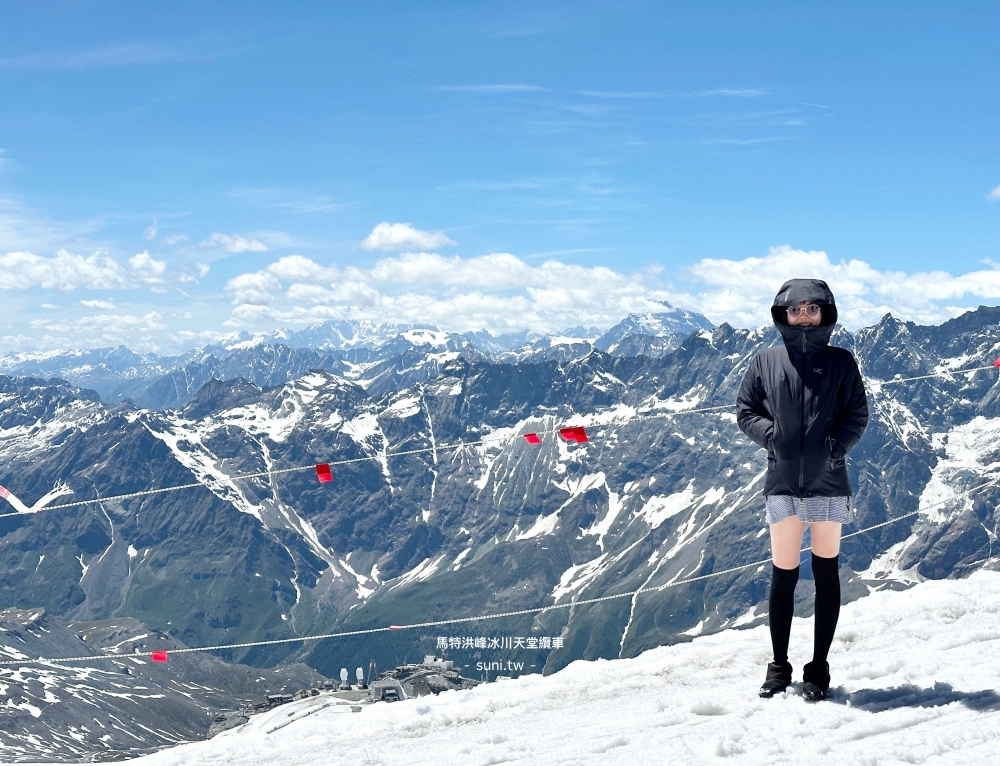 Klein Matterhorn山頂女生人像防風外套阿爾卑斯山背景