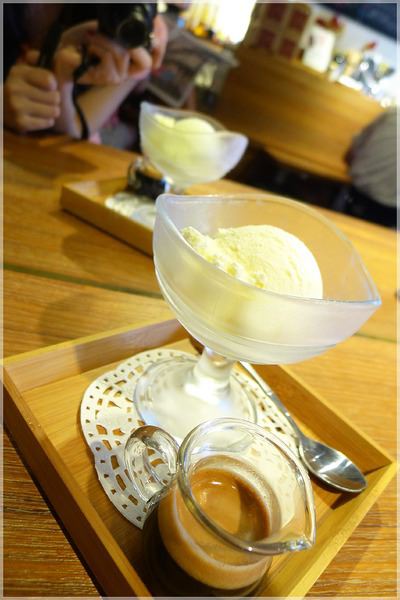 西門町下午茶 | 烤香OVEN COFFEE。木製風格平價咖啡廳(含菜單Menu價位) @欣晴。美食旅遊生活分享