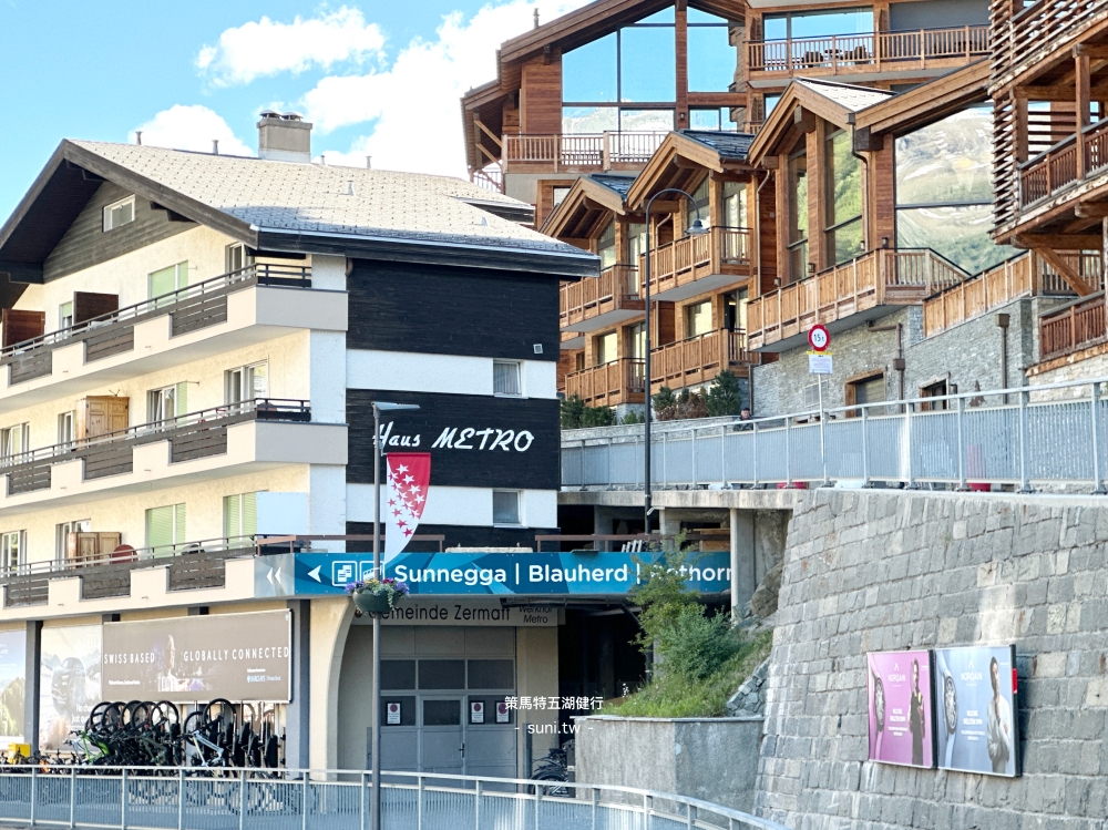 Sunnegga地下纜車入口方向指示牌Blauherd Rothorn