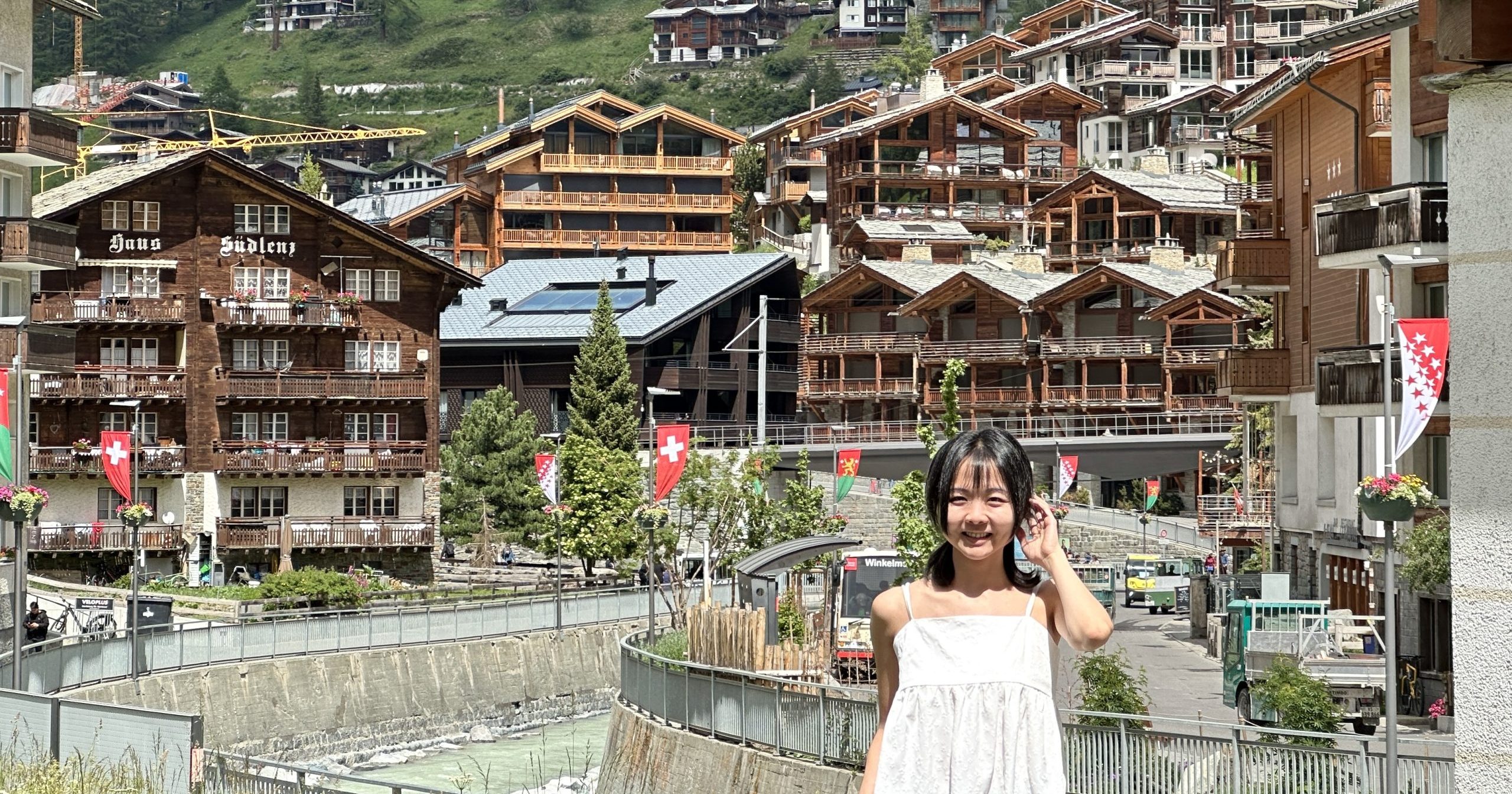 策馬特小鎮街道瑞士旗幟馬特洪峰自由行