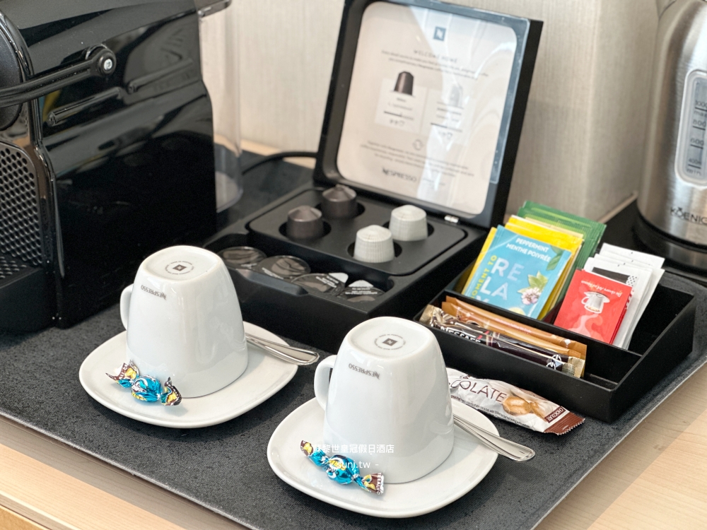 蘇黎世皇冠假日酒店房間Nespresso咖啡機膠囊茶包托盤Lindt Lindor巧克力