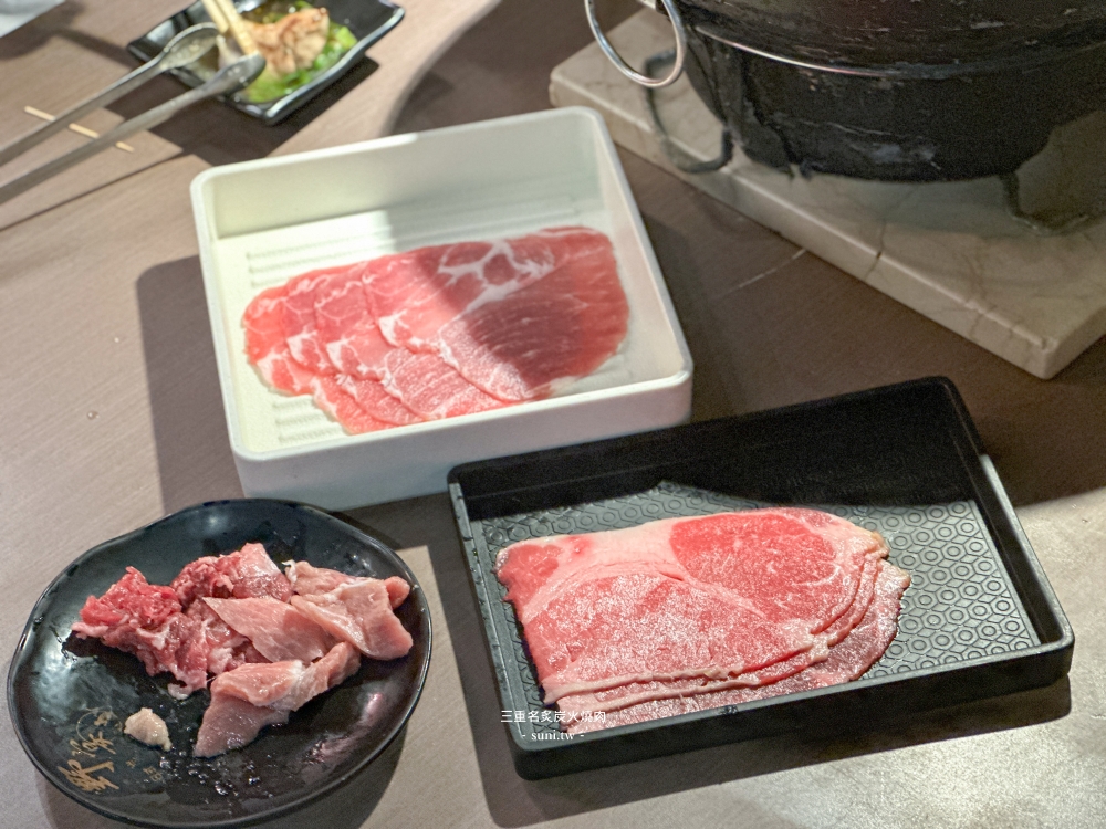 三重燒肉吃到飽｜名炙炭火燒肉。捷運三和國中站燒肉吃到飽，牛舌干貝海鮮一次滿足(菜單價位)