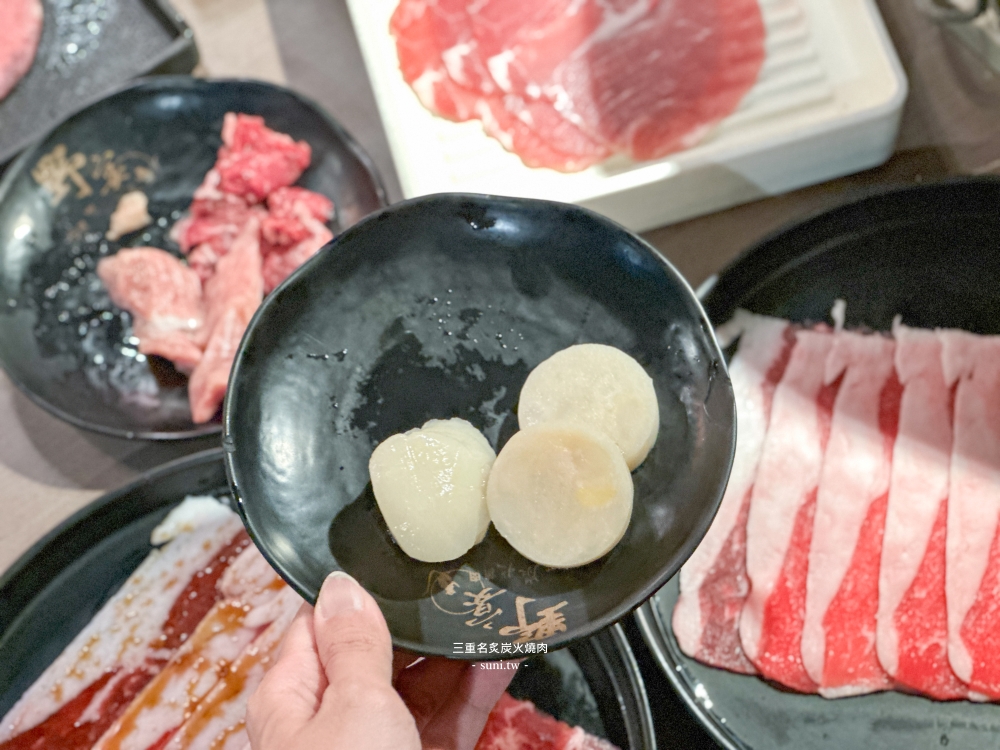 三重燒肉吃到飽｜名炙炭火燒肉。捷運三和國中站燒肉吃到飽，牛舌干貝海鮮一次滿足(菜單價位)