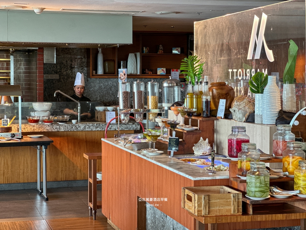 亞庇萬豪早餐｜Kitchen@8自助早餐超驚豔，可以吃到11:00~必吃Laksa叻沙、Roti烤餅、海南雞全都吃得到！