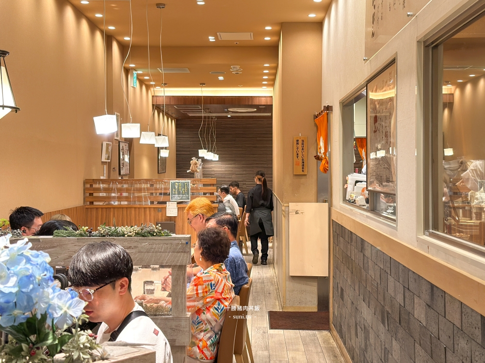 北海道美食推薦|十勝豬排丼飯。以鰻魚手法烤豬排~柔軟好吃(菜單價位) 北海道美食推薦|十勝豬排丼飯。以鰻魚手法烤豬排~柔軟好吃(菜單價位)