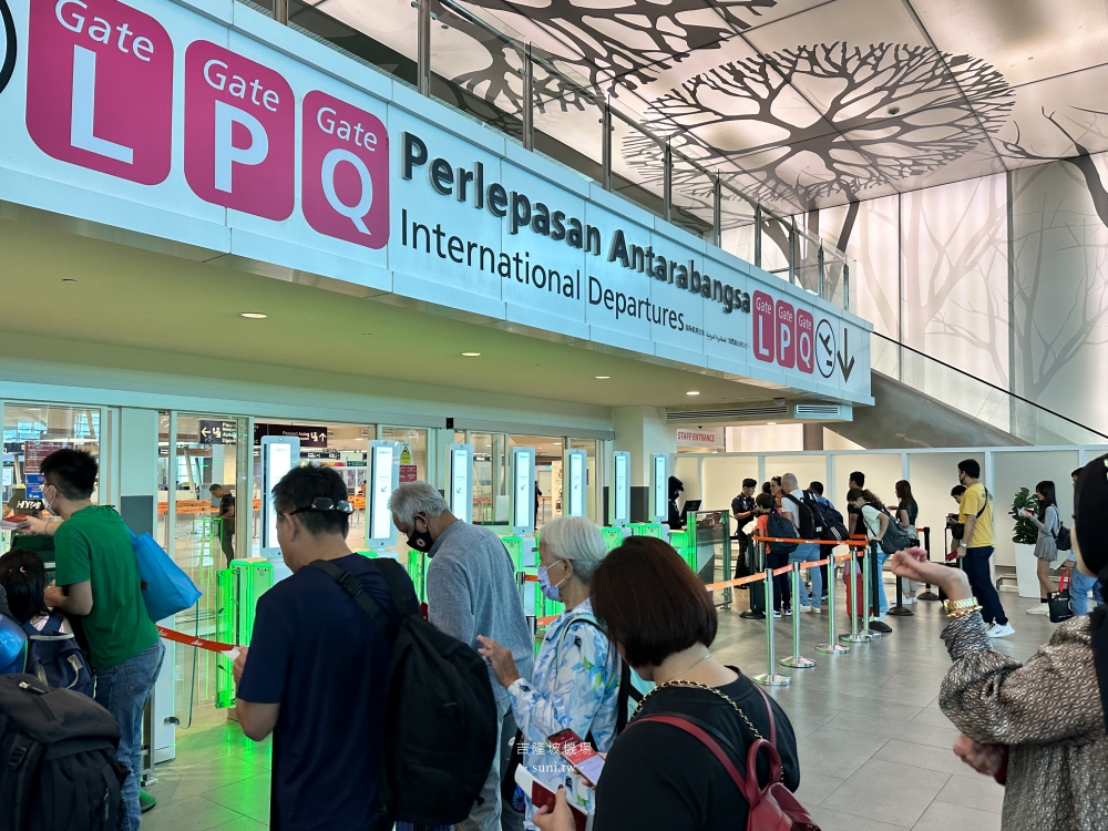 吉隆坡機場第二航廈｜入境出境~自助check in系統、免稅商店
