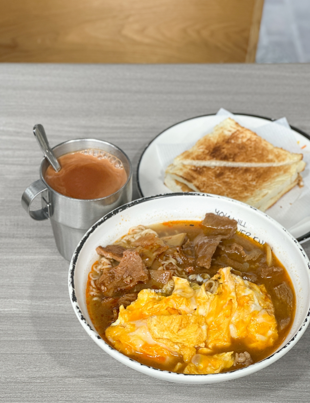 香港美食推薦｜好好運快餐店。第一名沙嗲牛肉~在地人都推薦的豐盛大早餐只要54港幣~