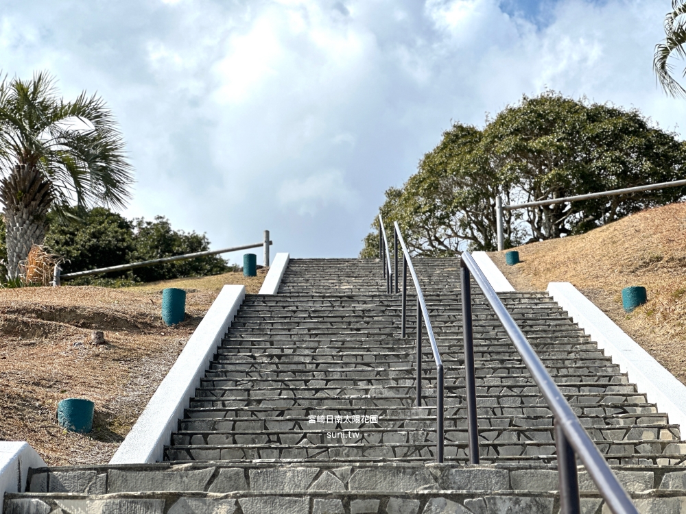 宮崎景點推薦｜日南太陽花園。藍天與海岸線搭配重現復活節島的七尊摩艾石像