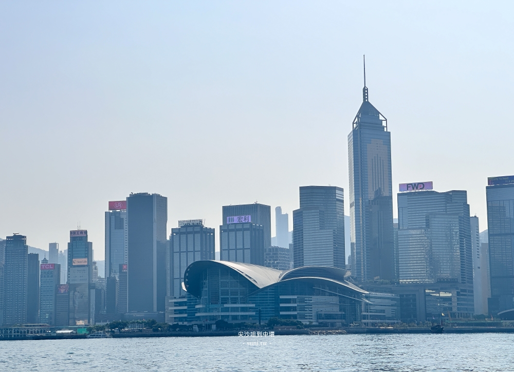 香港交通|搭乘天星小輪從尖沙咀站到中環站。便宜又方便~ 香港交通|搭乘天星小輪從尖沙咀站到中環站。便宜又方便~