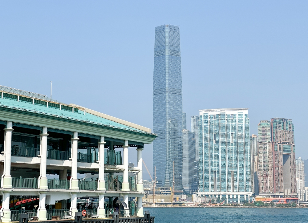 香港交通|搭乘天星小輪從尖沙咀站到中環站。便宜又方便~ 香港交通|搭乘天星小輪從尖沙咀站到中環站。便宜又方便~