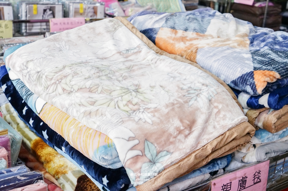 中和寢具特賣|宏海興業年度廠拍10 天快閃!JOJO飯店枕139元、床包200元、石墨烯被399元,工廠直營一折起年前必搶開箱 1/9~1/18 中和寢具特賣|宏海興業年度廠拍10 天快閃!JOJO飯店枕139元、床包200元、石墨烯被399元,工廠直營一折起年前必搶開箱 1/9~1/18