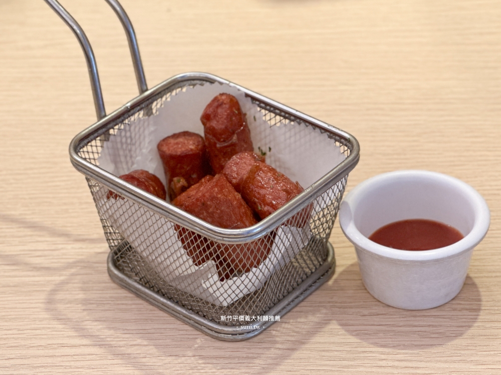 清大夜市美食|捲捲義大利麵。平價好吃燉飯~內用自助吧吃到飽(菜單價位) 清大夜市美食|捲捲義大利麵。平價好吃燉飯~內用自助吧吃到飽(菜單價位)